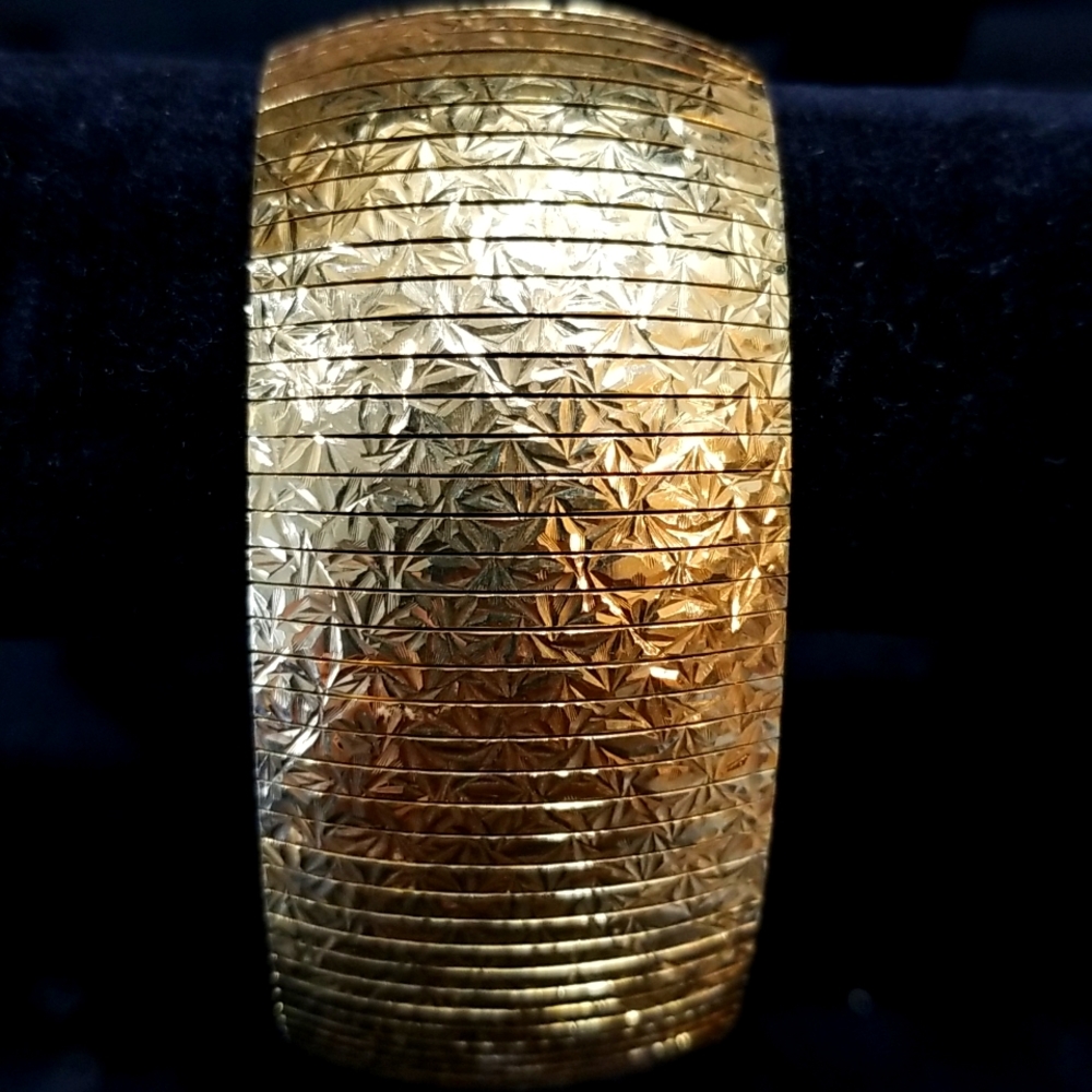 Sold Gold bracelet